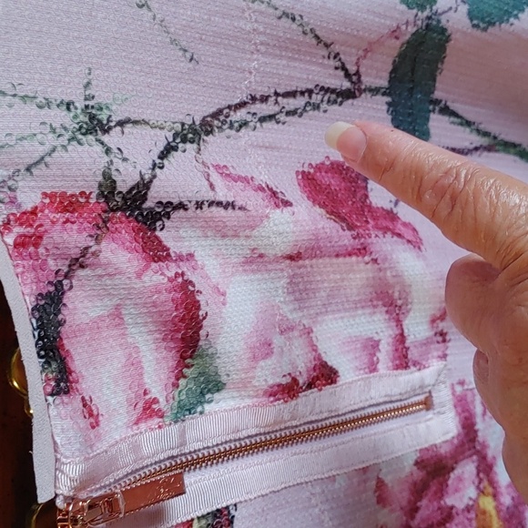 TED BAKER FAWN FLORAL IGUAZU SHORT SLEEVE SEQUIN TOP - Picture 10 of 13